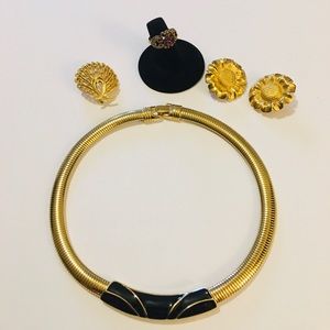 ❌🛑SOLD🛑❌ 🌺Vintage Trifari Bundle of 4🌺